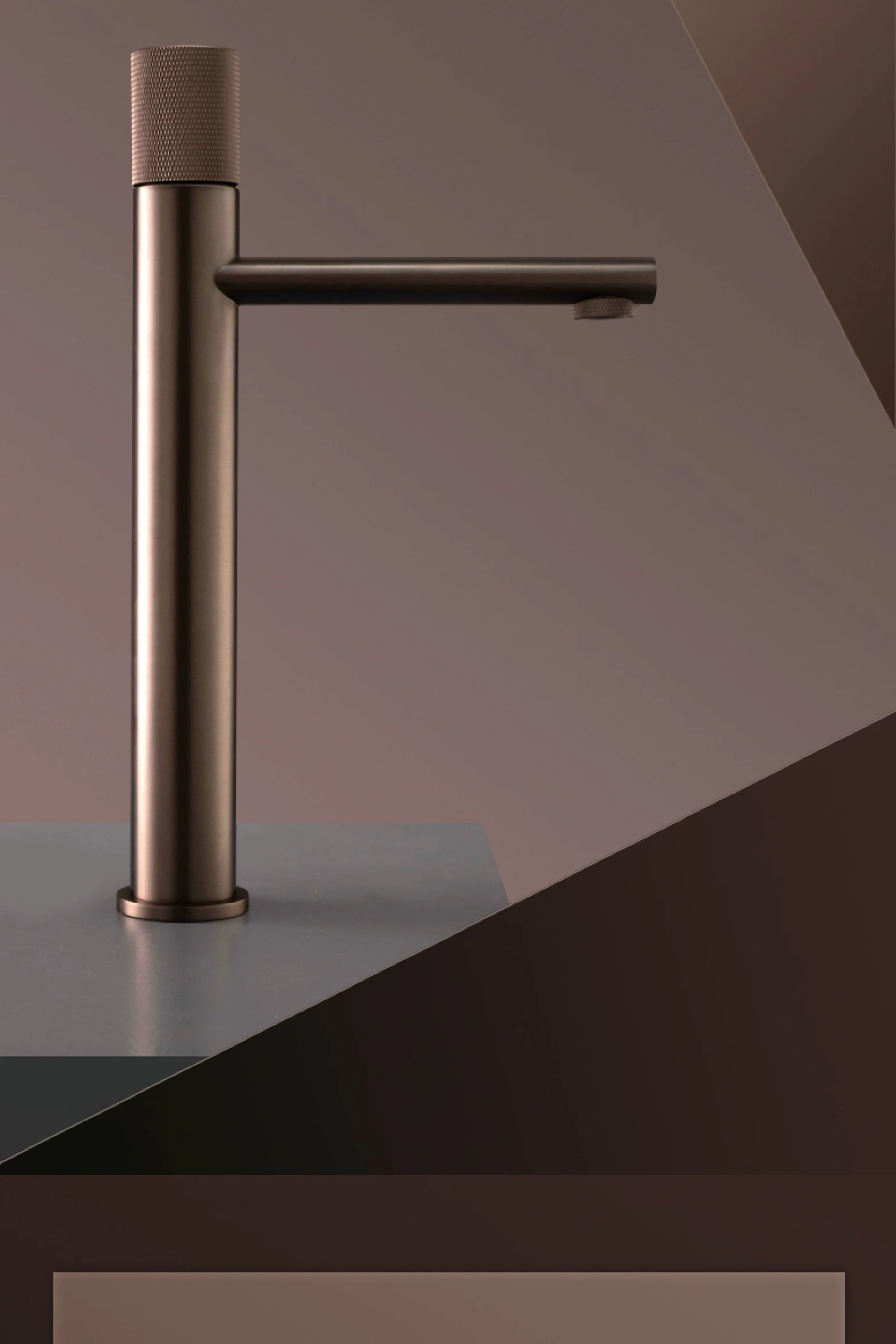 S712d20710a1f4f539ed8bb8872ac8e94C - Elegant brass bathroom faucet