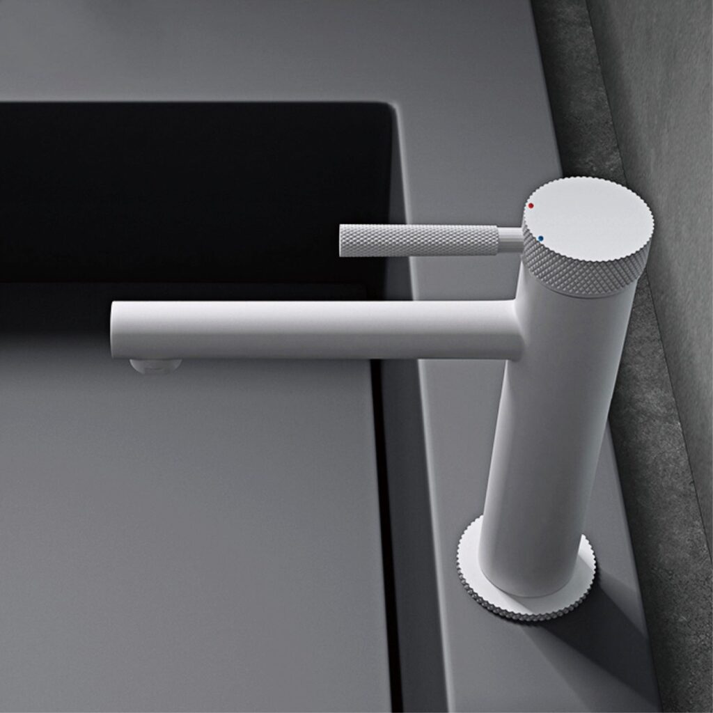 Classic pattern design brass bathroom faucet