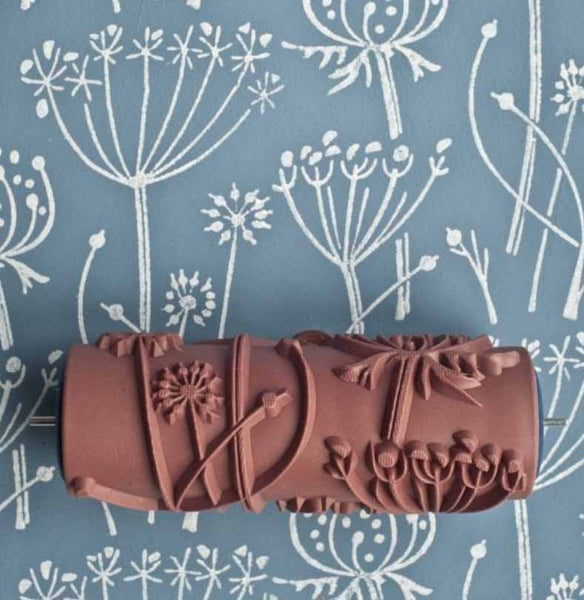 A brown fashionably designed paint roller with flower motifs I ZenQ
