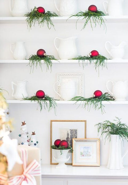  A red and white Christmas decoration in the kitchen